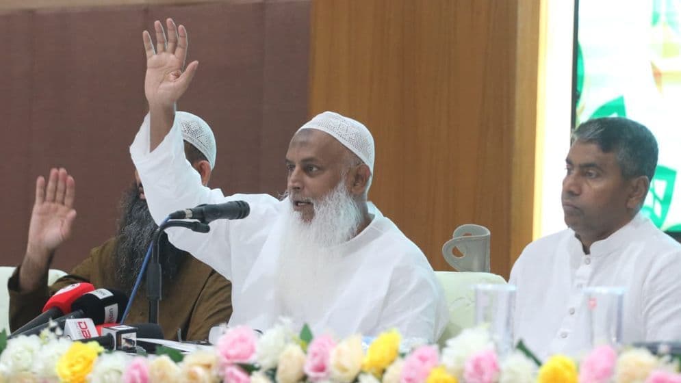 হজ টিমকে সেবায় মনোযোগী থাকার নির্দেশ, ভাবমূর্তি রক্ষার আহ্বান ধর্মমন্ত্রীর