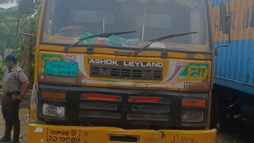 তুলারামপুরে পরিকল্পিত হত্যায় ব্যবহৃত ট্রাক উদ্ধার, চালক এখনও আটক হয়নি
