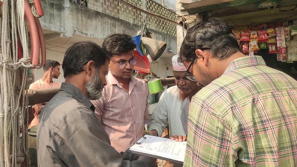 যশোরে ভ্রাম্যমাণ আদালতের অভিযান: বিপুল পরিমাণ অবৈধ তেল জব্দ, জরিমানা আদায়